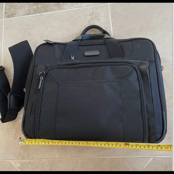 Targus Corporate Traveler Laptop Briefcase Slim  TSA CUCT02UA14S Fits 14” Laptop - Picture 6 of 10